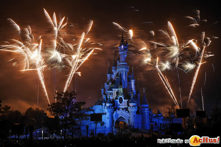 Imagen de Disneyland Paris  Castillo noche fuegos artificiales 01