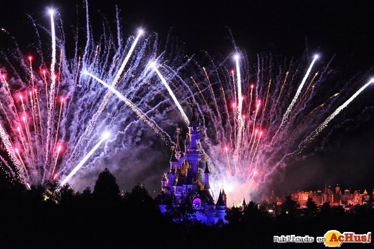 Imagen de Disneyland Paris  Castillo noche fuegos artificiales 02